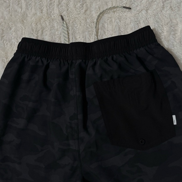VUORI Men’s Black Camo Kore Short - Picture 9 of 13